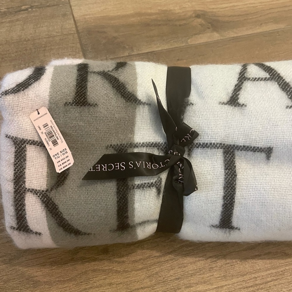 Victoria’s Secret throw blanket grey pink black brand new!! Retail 60$